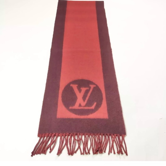 258 Louis Vuitton LV Angora Winter Scarf - Picture 4 of 10